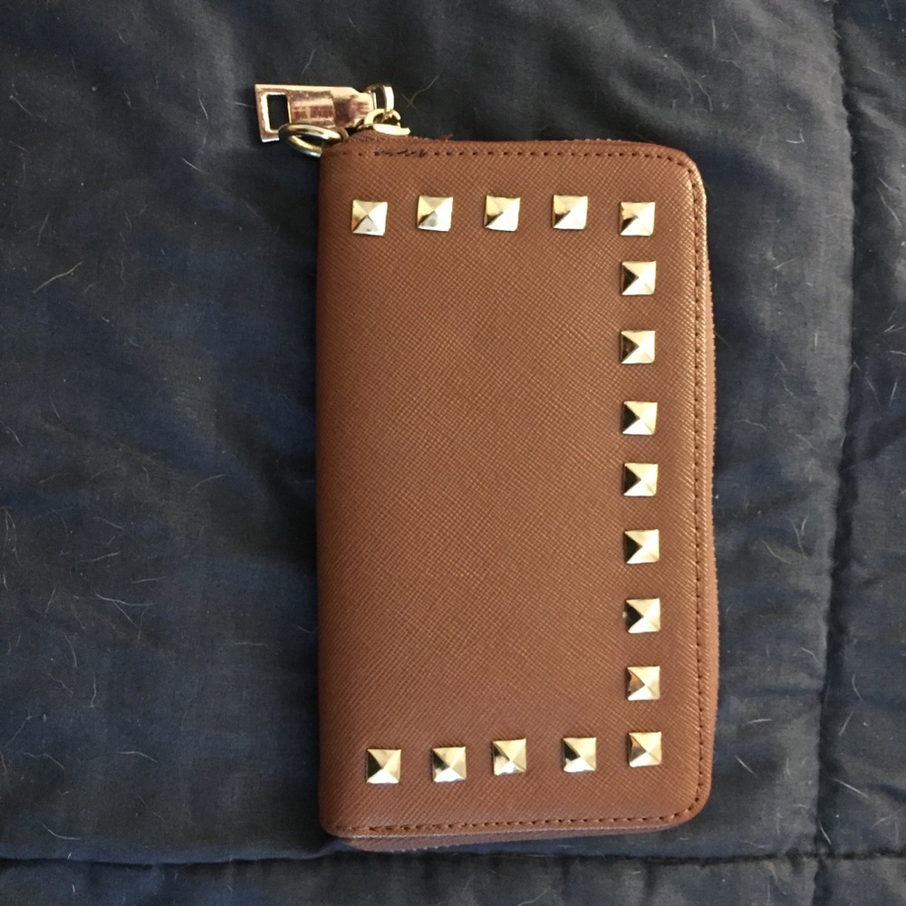Basically new wallet bought it at pac sun